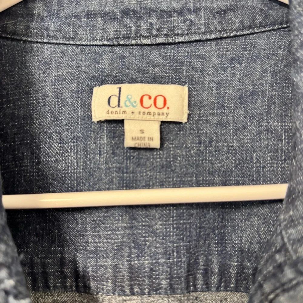 D&Co. Women's Denim Jacket Ruffle Zip Jacket Small 97%cotton Excellent - Picture 2 of 5
